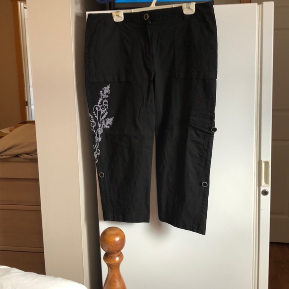 Embroidered summer crops - Picture 1 of 1